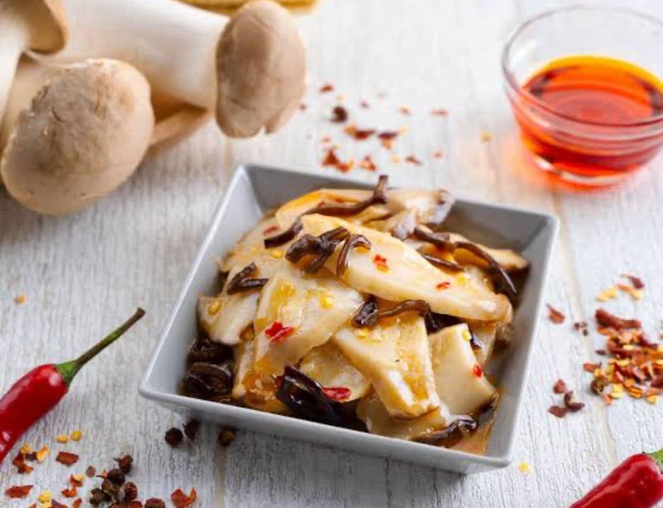 中醫秘方「椒麻杏鮑菇」：10分鐘瘦身開胃神菜，降膽固醇又養脾胃，上班族必試！